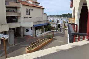 T2 refait neuf, meublé, balcons vue sur port